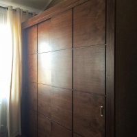 Шкаф с раздвижными дверями шпон